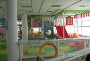 專業(yè)定制與無憂安裝 打造安全有趣的兒童淘氣堡樂園